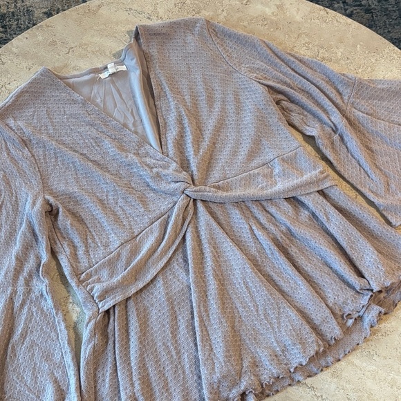 Maurice’s Large Elegant dusted purple Women's Top peplum style with bell sleeves - Picture 2 of 5